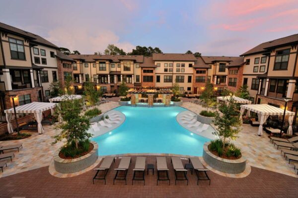 broadstone-luxury-multi-family-community-real-estate-development-investors